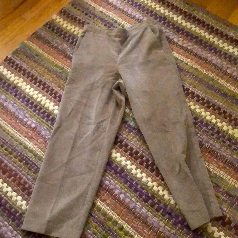 Tan cords- elastic back- 10 petite, pockets- Alfred Dunner